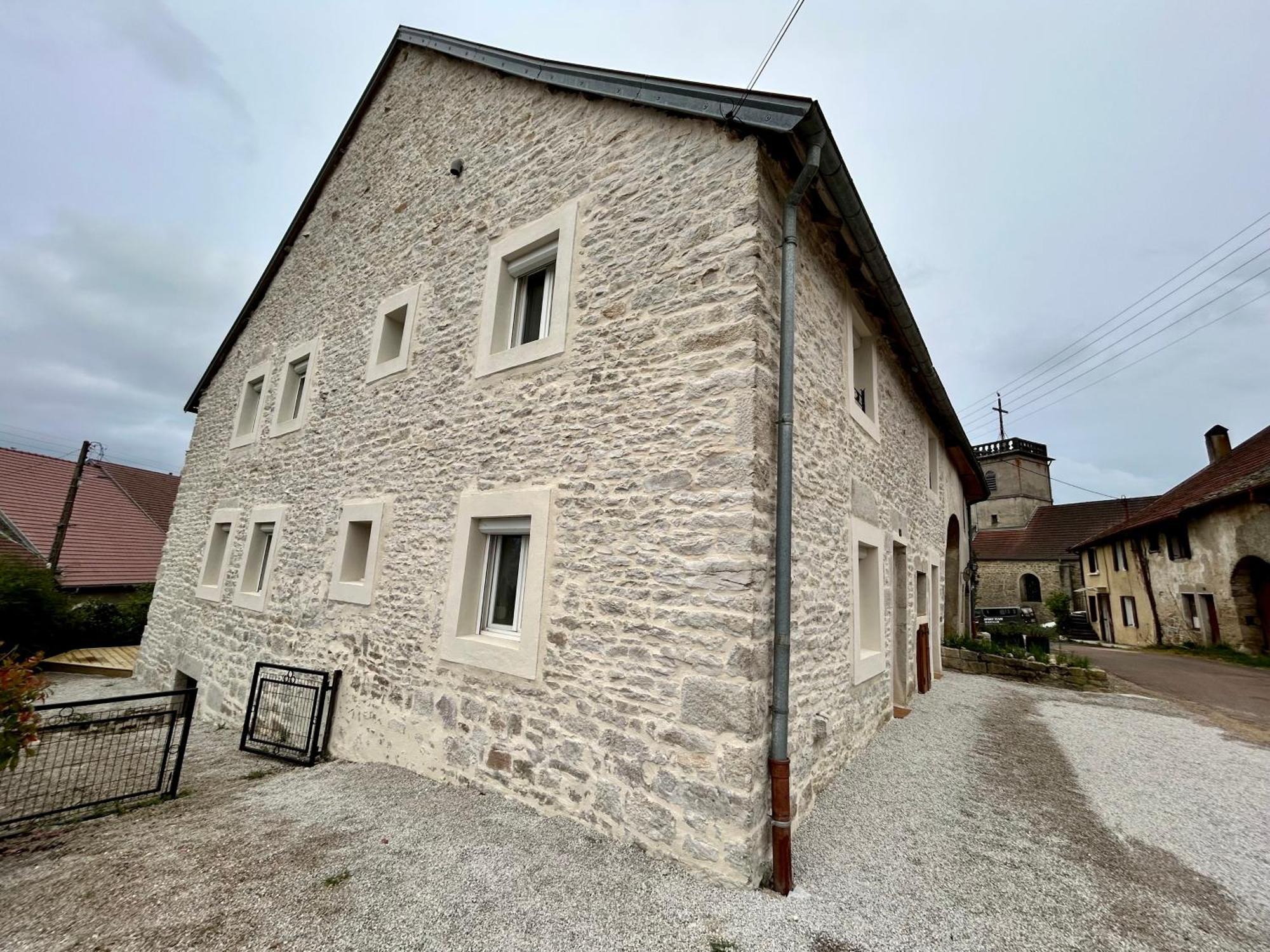 Villa Un Cocon En Plein Coeur Du Jura Châtillon Exterior foto